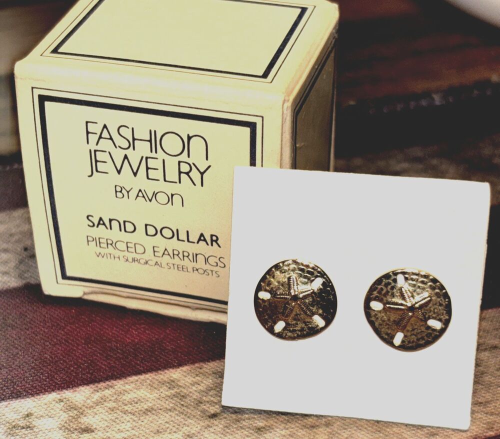 Avon  Vintage 1983 Small Gold Tone Metal Sand Dollar Pierced Earrings